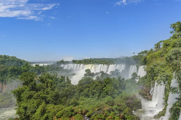 Vízesések fekvő Iguazu Park — Stock Fotó