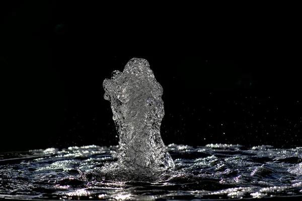 Fuente de agua aislada de cerca — Foto de Stock