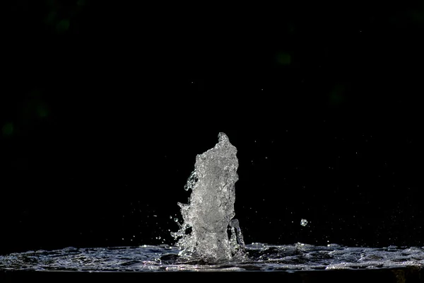 隔離された噴水をクローズ アップ — ストック写真