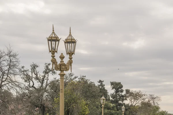 Antique City Lights and Nature at Recoleta Park in Buenos Aires — Stock Photo, Image