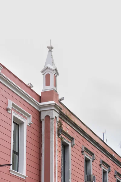 Recoleta viejo estilo edificio bajo ángulo vista — Foto de Stock