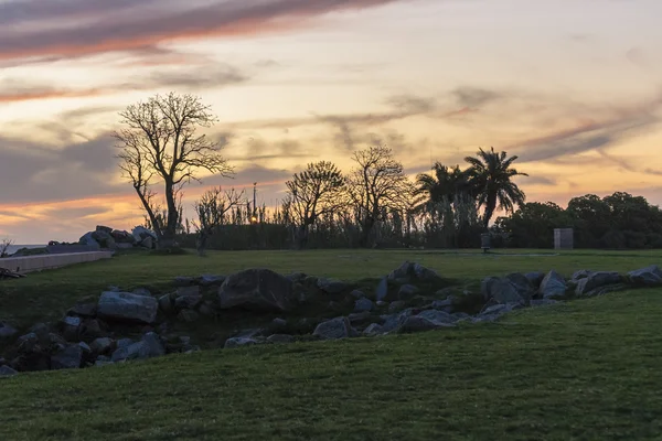 Escena del atardecer en el paseo marítimo de Montevideo Uruguay — Foto de Stock