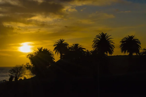 Ora del tramonto sulla costa del fiume a Montevideo Uruguay — Foto Stock