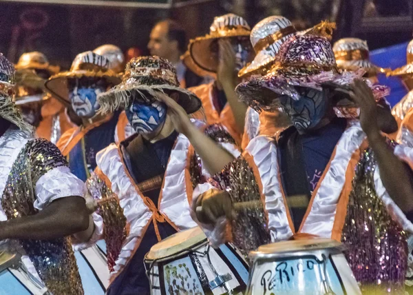 Grupp av trummisar från Candombe vid karnevalsparaden i Uruguay — Stockfoto