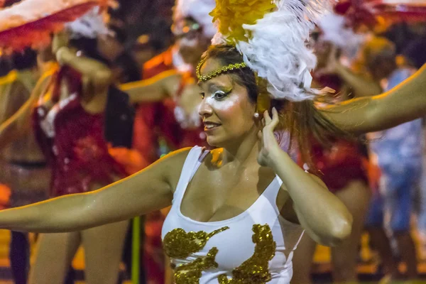 Bailarina joven disfrazada en desfile de carnaval de Uruguay —  Fotos de Stock