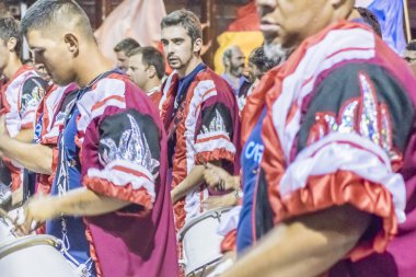 Uruguay Karnaval Geçidi 'nde Candombe Davulcuları Grubu