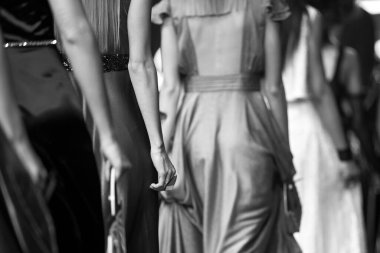 Moda Şovu, Podyum Pisti Etkinliği, Moda Haftası temalı fotoğraf. Modeller yürüyen moda gösterisi finali.