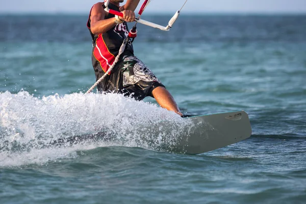 Kitesurfen Kitesurfen Een Exotisch Eiland Thema Actiefoto — Stockfoto