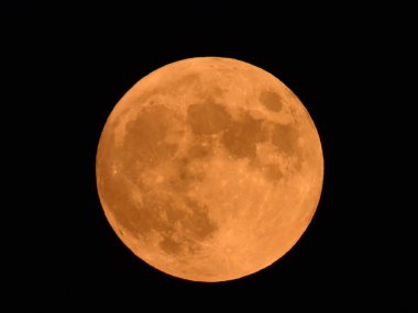 2020 Temmuz Avcı ayı Lakeville, Massachusetts, ABD üzerinde karanlık gece gökyüzünde. 