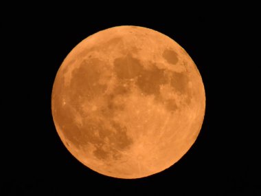 2020 Temmuz Avcı ayı Lakeville, Massachusetts, ABD üzerinde karanlık gece gökyüzünde. 