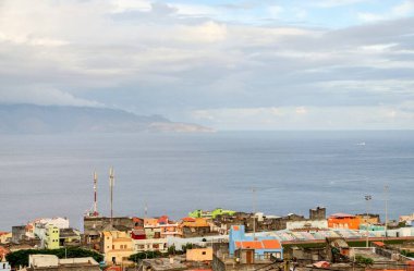 Fogo, Cabo Verde 'de Başkent Sao Filipe' de renkli evler inşa ediliyor..