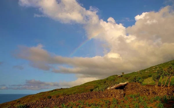 Wolken Gefolgt Von Regenbogen Über Dem Küstenort Sao Jorge Auf — Stockfoto