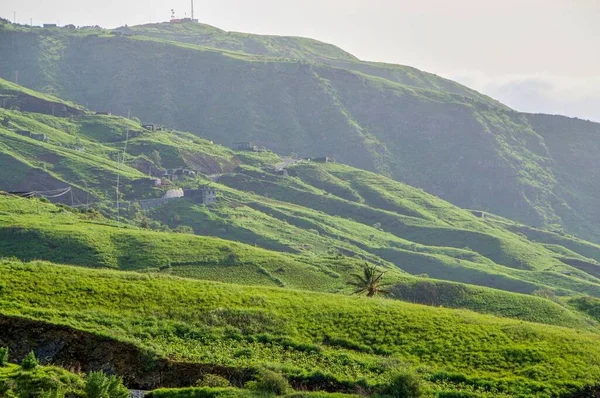 Casas Conducen Ladera Montaña Pequeño Pueblo Frente Mar Sao Jorge — Foto de Stock