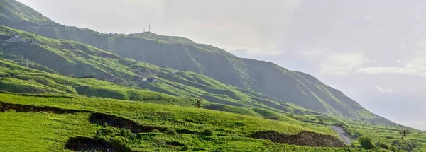 Camino Asfalto Atraviesa Traicionero Paisaje Montañoso Que Encuentra Isla Fogo — Foto de Stock