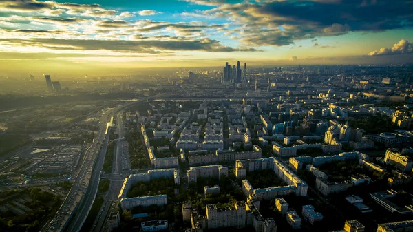 "Фрунзенський" набережна на заході сонця, Москва — стокове фото