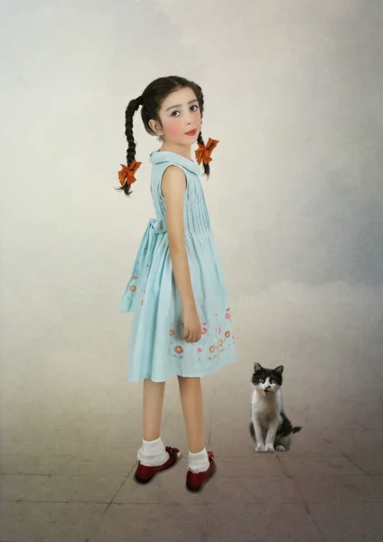 Lány- és cica — Stock Fotó