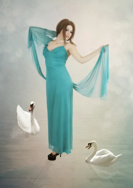 Jeune fille et les cygnes sur l'eau — Photo