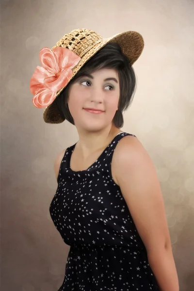 Girl in straw hat — Stock Photo, Image