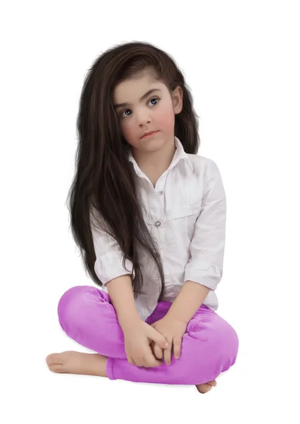 Маленькая девочка с длинными волосами — стоковое фото