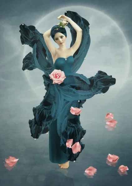 Девушка в лепестках роз — стоковое фото