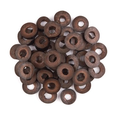 Beyaz arkaplanda siyah zeytin