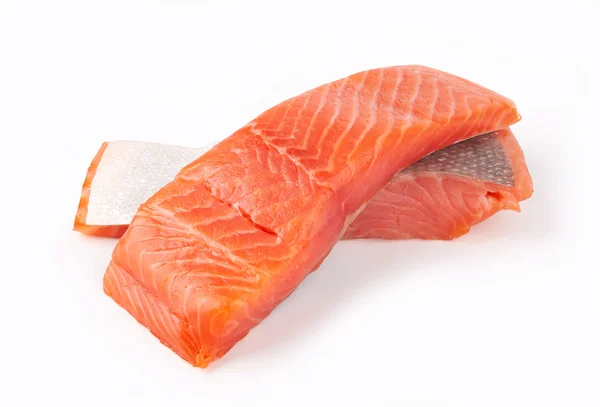 El salmón sobre el fondo blanco —  Fotos de Stock