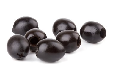 beyaz arkaplanda siyah zeytin