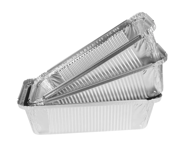 Bandeja de papel aluminio sobre fondo blanco — Foto de Stock