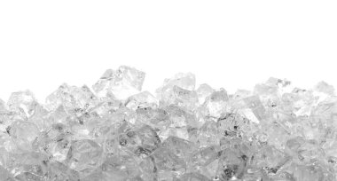 Beyaz zemin üzerinde izole buz küpleri