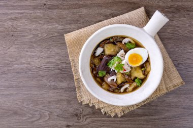 Lezzetli balık çorbası çömlek, Asya yemeği, Çin yemeği