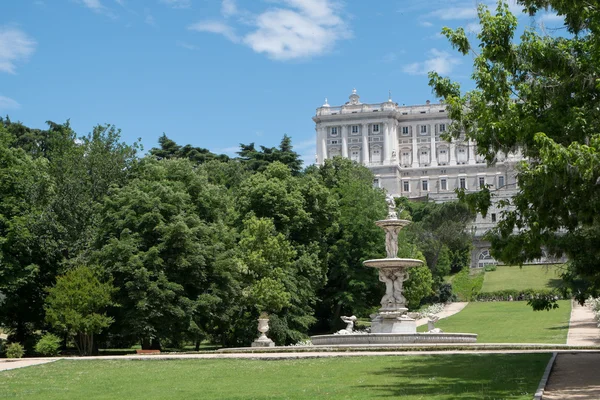 Ogrody w okolicy: Royal Palace w Madrycie, Hiszpania — Zdjęcie stockowe