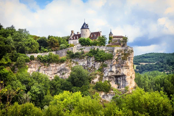 Belcastel - impressionante castelo sobre rocha, França — Fotografia de Stock