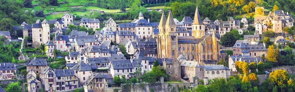 Panorama van het middeleeuwse dorp Conques, Frankrijk — Stockfoto