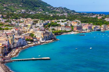 Ischia Adası - kale Aragonca görünümünden