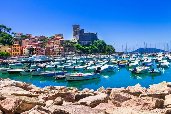 Gyönyörű helyek, Olaszország - színes Lerici Liguria, Nézd witth castle — Stock Fotó