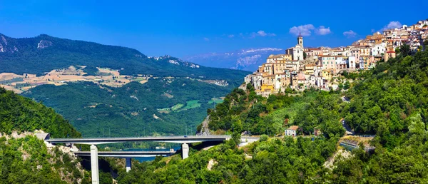 Beautiful villages of Italy  - Colledimezzo in Abruzzo, Lago di  Bomba. — Stock Photo, Image