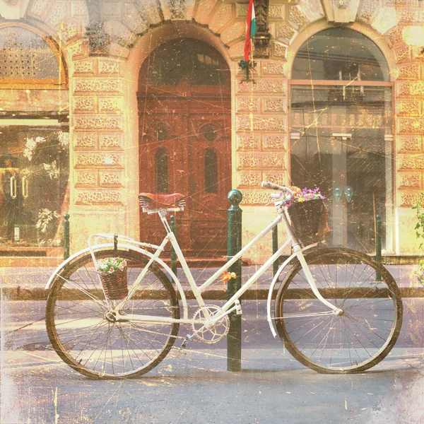 Kerékpár virágok az utcai, vintage fotó — Stock Fotó