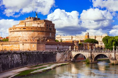 İtalya - kale Sant Angelo Roma'da yerlerinden