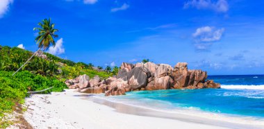 güzel tropikal plaj Anse Cocos, La Digue Adası, tamam