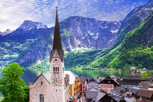 Hallstatt - krásná víla vesnice na jezeře v Rakousku — Stock fotografie