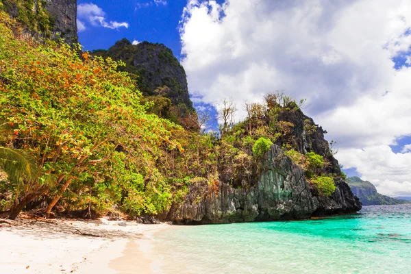 Tropische eilanden - unieke natuur en stranden van het eiland Luzon, El Nido. — Stockfoto