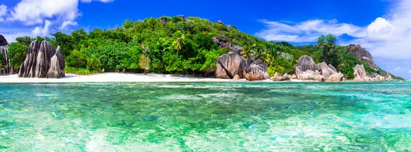 Praia tropical mais bonita - Anse source d 'argent em La digue — Fotografia de Stock
