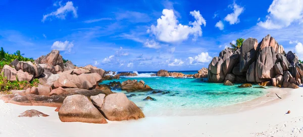 Belo tropical exótico bigode Anse Cocos, La Digue ilha, Seychelles . — Fotografia de Stock