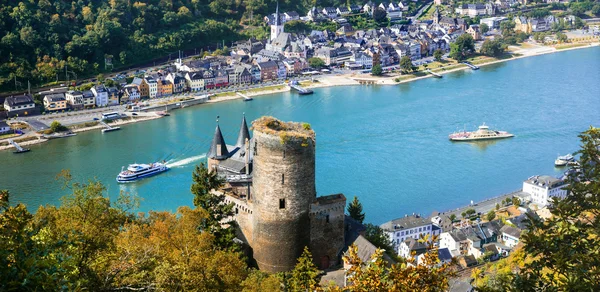 Beaux châteaux romantiques de la rivière Rhin .view du château de Katz  . — Photo