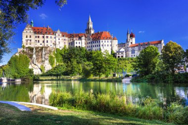 Etkileyici kale ve güzel park Sigmaringen, Almanya