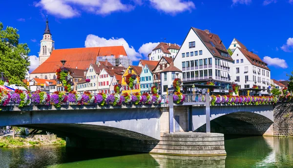 꽃 장식으로 다리의 독일 Tubingen, 보기의 아름 다운 마. — 스톡 사진
