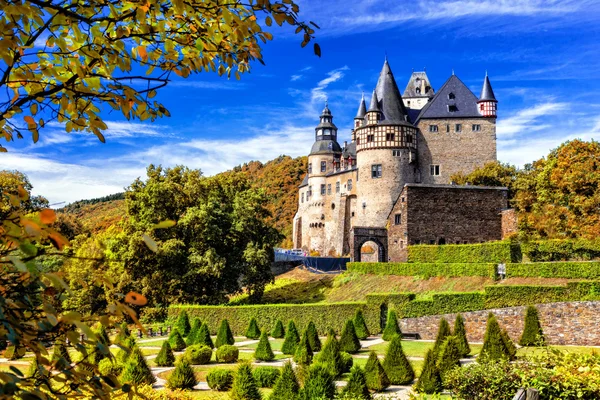 Belo castelo Buerresheim. Mayen, Alemanha — Fotografia de Stock