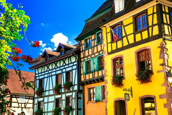 Des lieux de France magnifiques - village coloré de Riquewihr en Alsace — Photo
