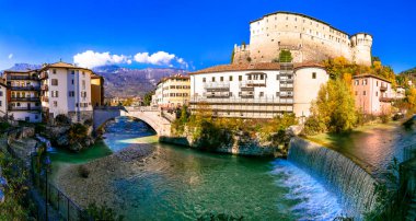 Rovereto - İtalya 'nın Trentino-Alto Adige bölgesinde güzel tarihi bir şehir. Ortaçağ şatosu ve köprüsü
