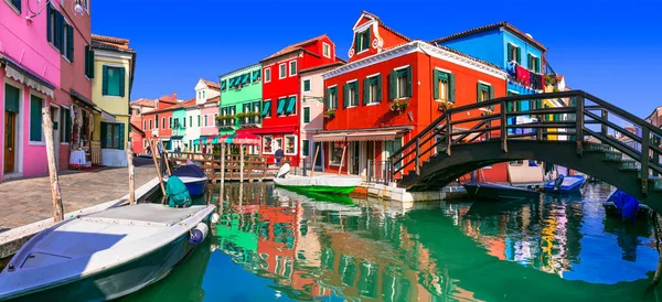 Venedik Yakınlarındaki Renkli Geleneksel Balıkçı Kasabası Burano Adası Talya Seyahati — Stok fotoğraf